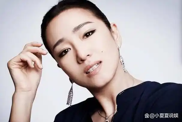 回顾艺术节上巩俐这一笑我才发现她走上了女演员的另一条大道