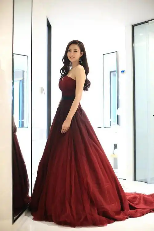 沈梦辰高挑气质抹胸裙_网易订阅