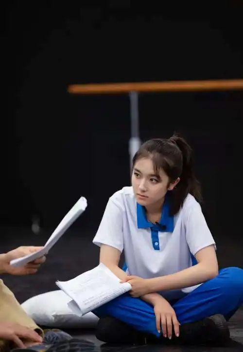 新生代演员李兰迪不仅演技棒棒哒衣品也是不俗时尚新宠儿