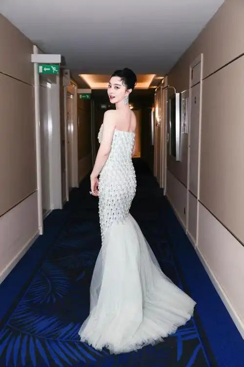 范冰冰在戛纳从开幕走到闭幕!贡献16套造型太拼,生图曝光太真实