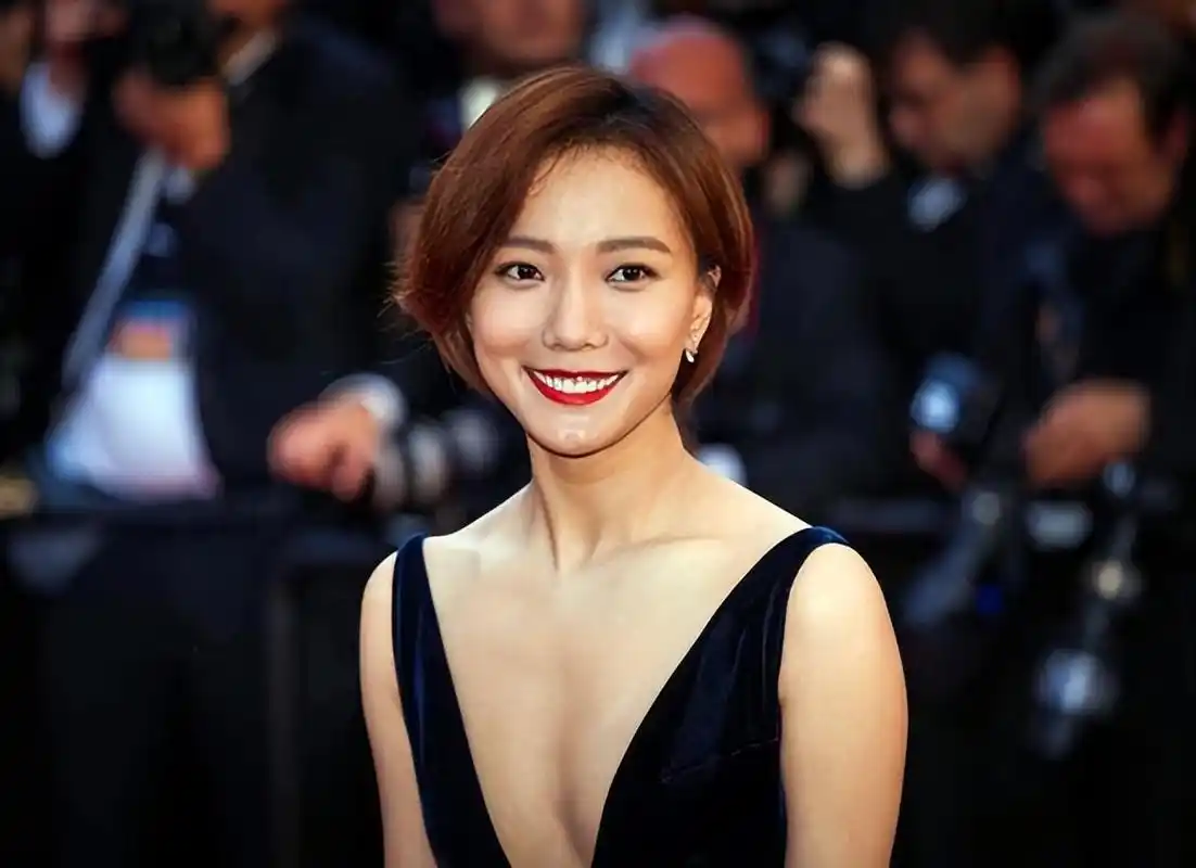 王珞丹:娱乐圈中的辉煌与落寞 王珞丹,这个名字曾一度在娱乐圈中掀起