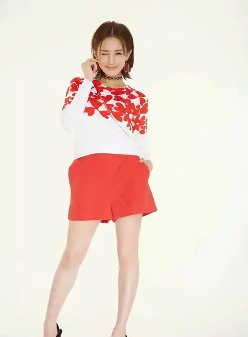 李一桐,1990年出生于中国山东省,身高164厘米,体重42公斤.