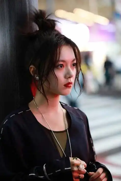 00后演员谁的演技好?张子枫成影后,易烊千玺票房高,陈飞宇?