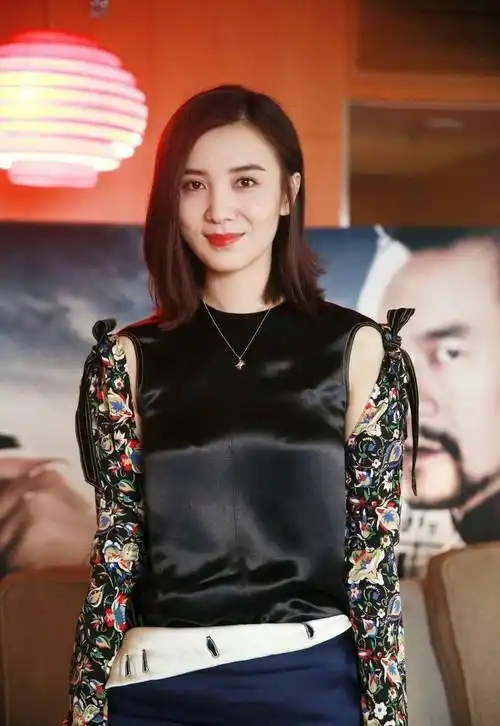 小宋佳:介入刘蓓婚姻,却拒嫁张黎,转身投入音乐才子的怀抱_母亲_练琴