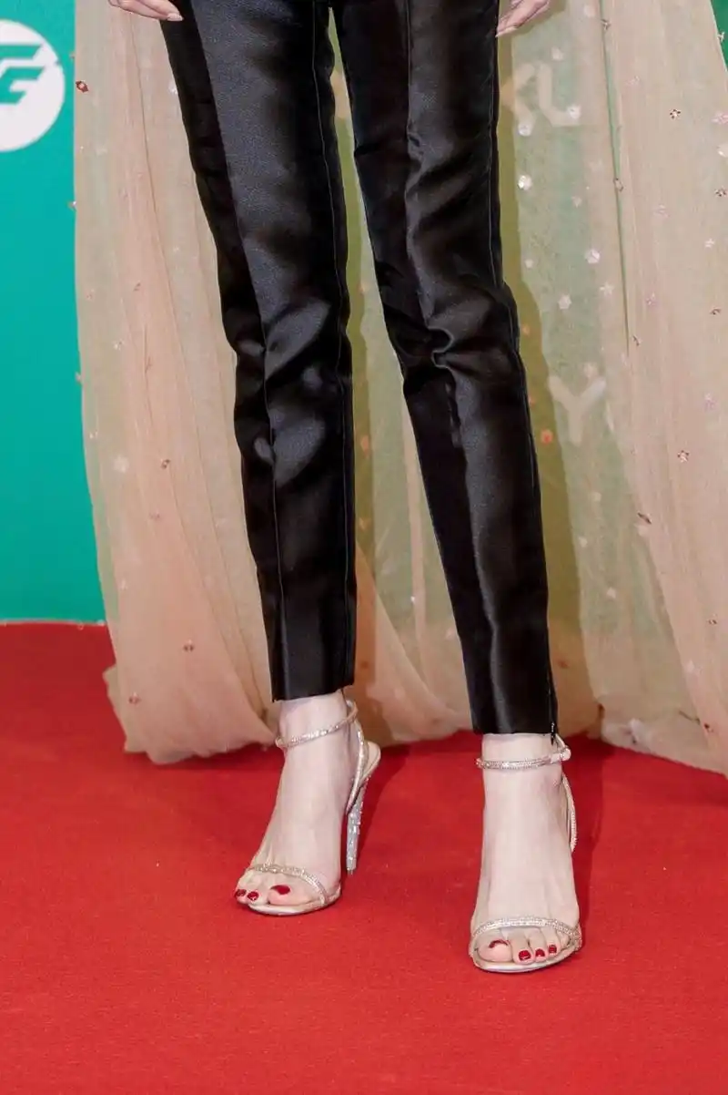 万茜  美腿玉足合集