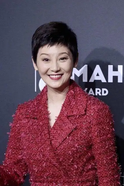 50岁女人不想有"大妈感",记得避开这4种发型,容易显老没气质