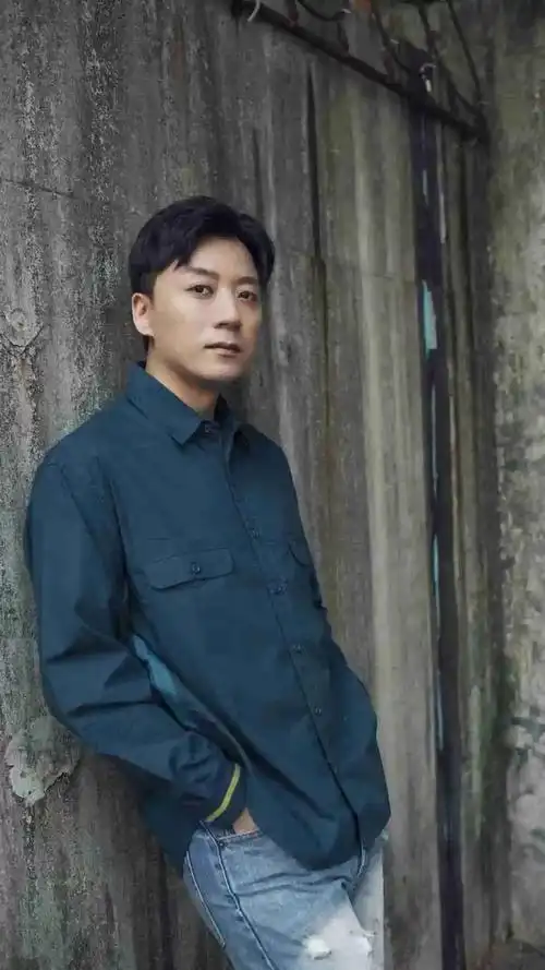 歌手张磊实力新作已然如此今日上线暖伤歌声冲破黑暗坚信光明彼岸