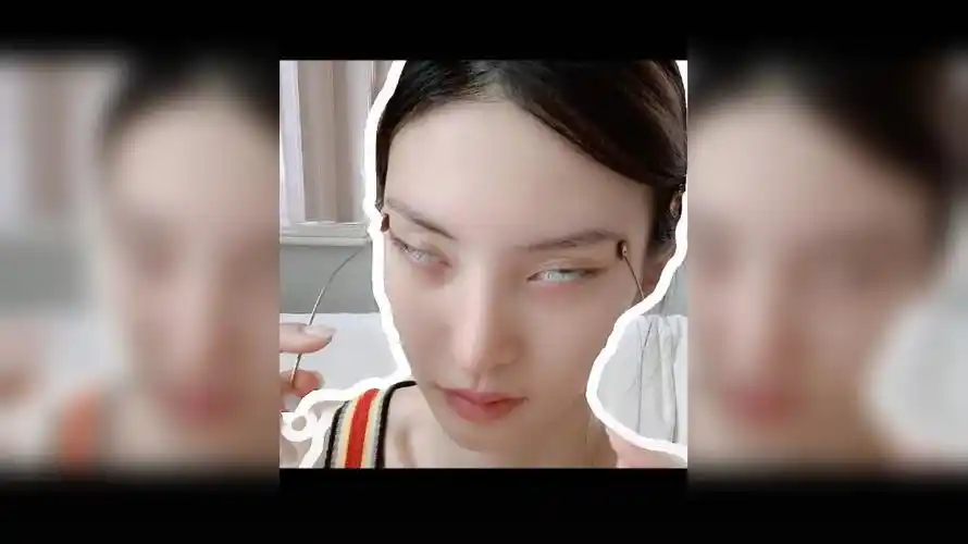 来自lucky的对爸爸夸别人的小嫉妒,这大白眼翻的,可以看100遍