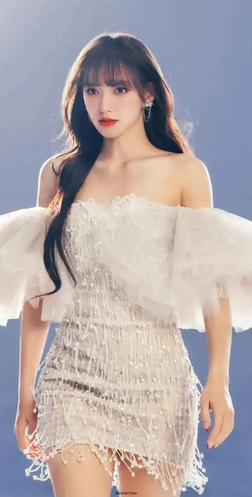 程潇空气刘海俏皮可爱写真