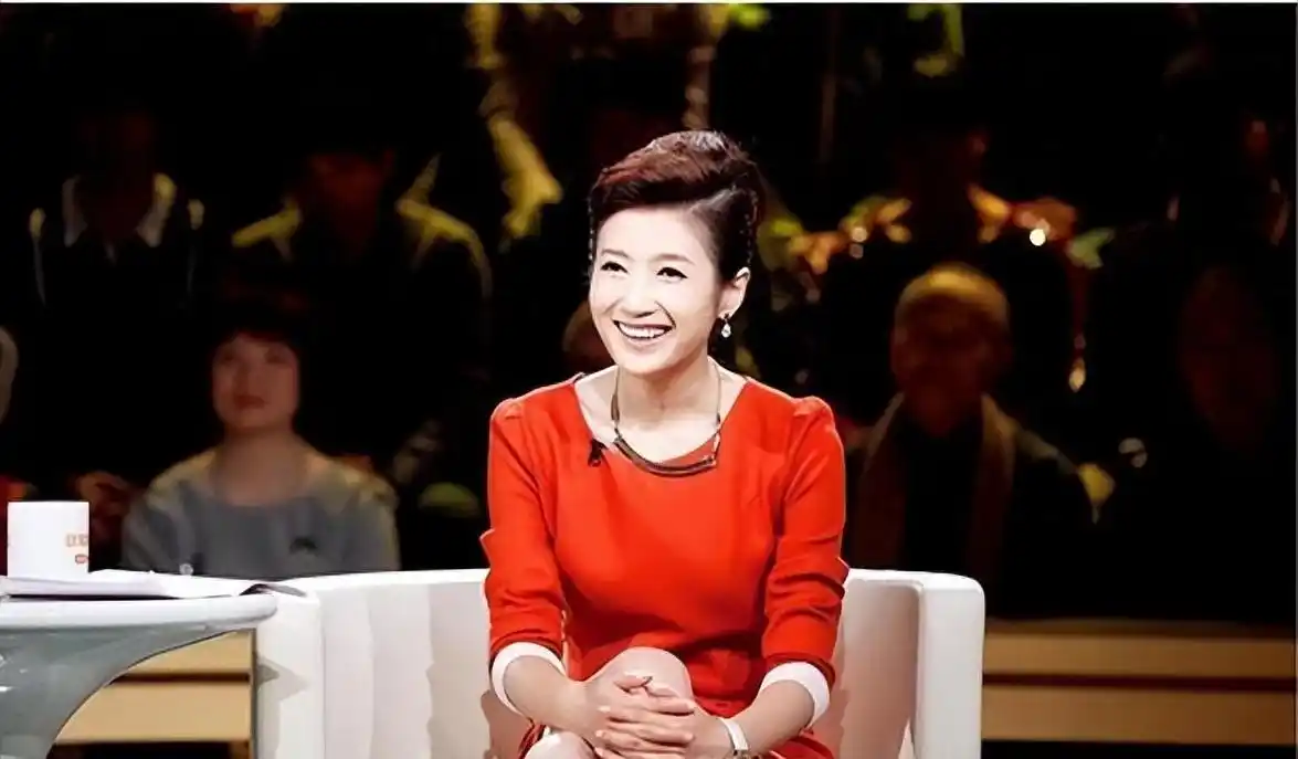 家庭事业两得意 蒋虎前妻徐春妮在离婚后嫁给了央视主持人,生了一个