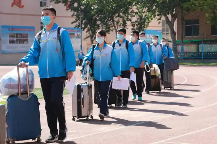 开学第一天石家庄精英中学高三学子今日返校复课