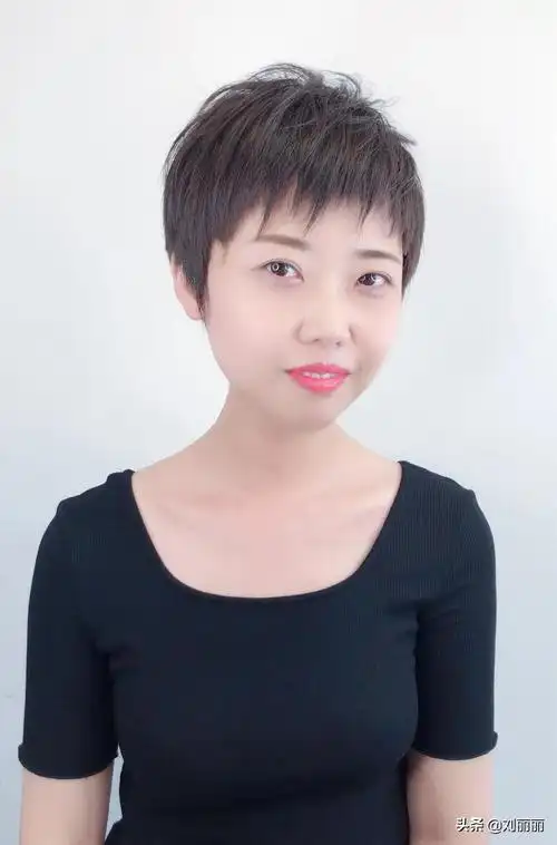 短发发型女15款最火短发送给大家不论直卷都很美
