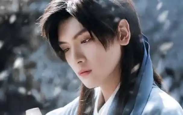 翟潇闻天官赐福 造型 翟潇闻饰演天官赐福谢怜一角(1)