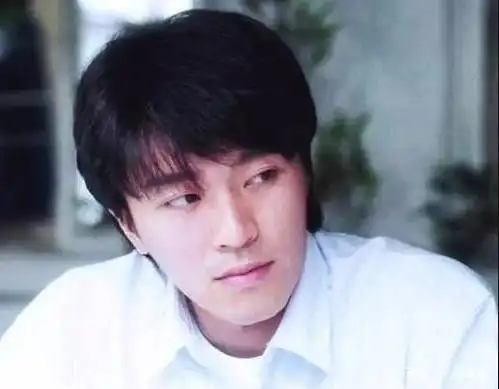 周星驰58岁生日林允感恩,姚晨送祝福,晒星爷年轻帅照