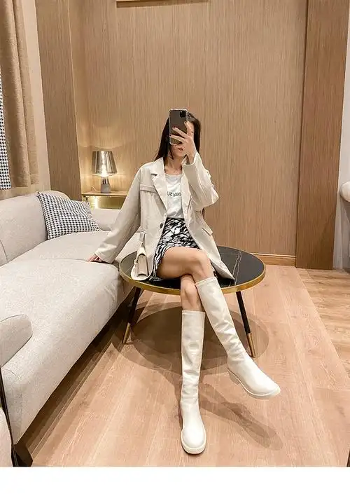 弹力中筒马丁靴秋冬加绒显瘦法式长筒靴子轻奢潮鞋白色单里偏大一码34