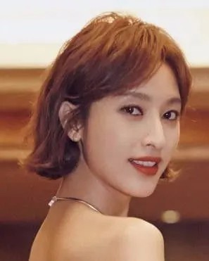 鹅蛋脸适合什么发型女36岁