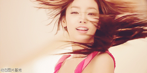 最好能勤打理头发,剪发.这样有利于促进头发快速生长清除干枯头发.