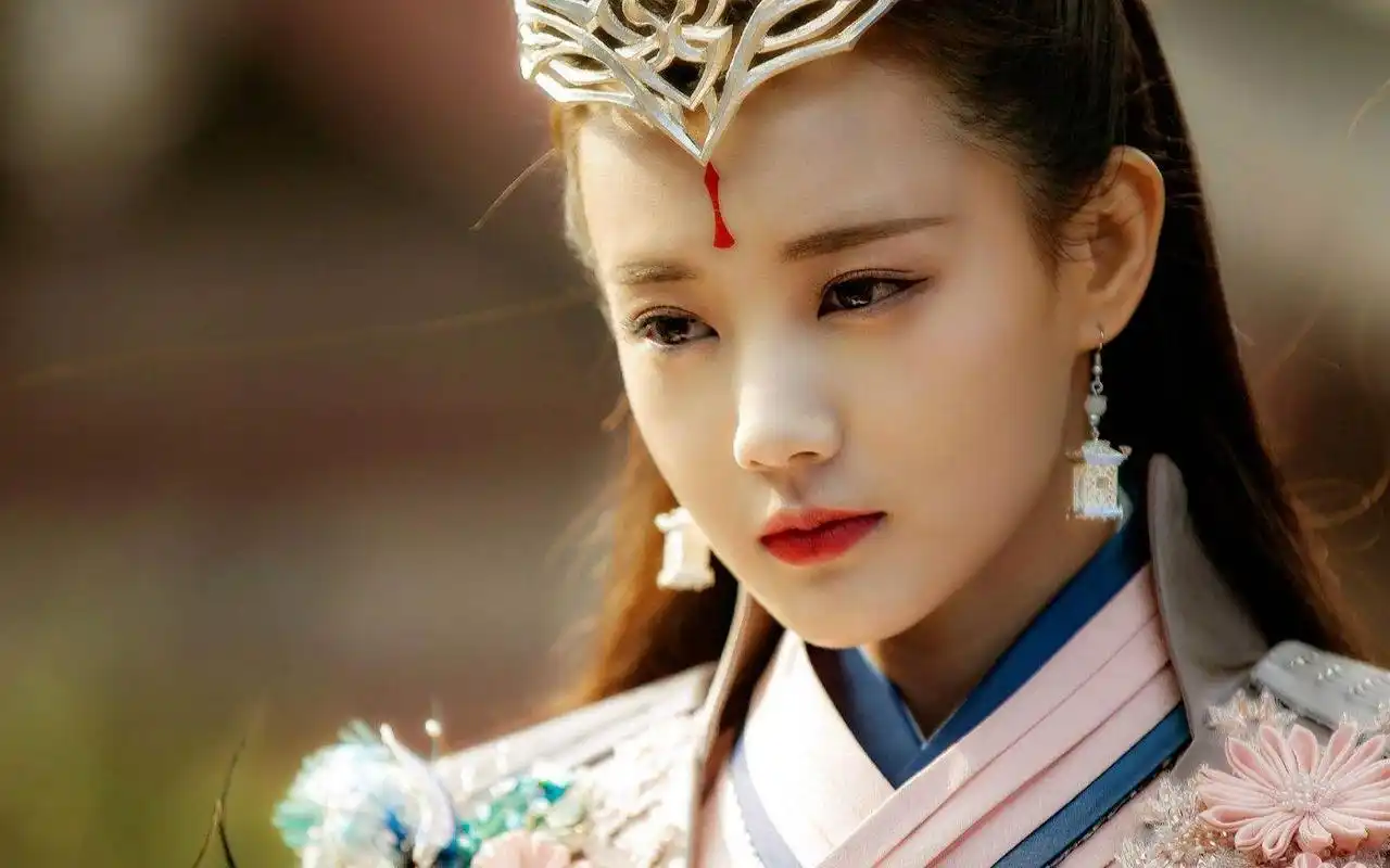 原创李一桐又来新戏不想红也被逼着红键盘侠间接成推手