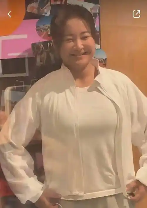 贾玲三里屯拍广告被偶遇,至少复胖了20斤