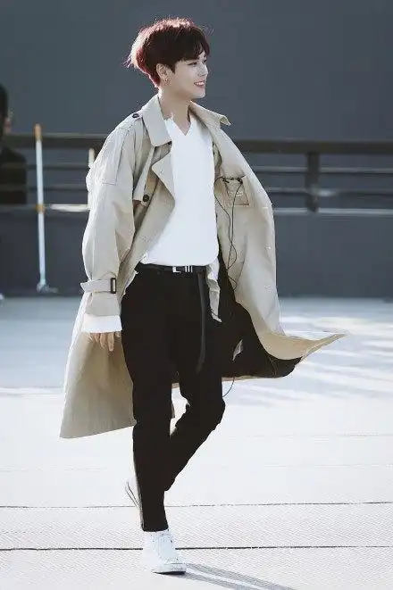 红发风衣林彦俊中国音乐公告牌帅照