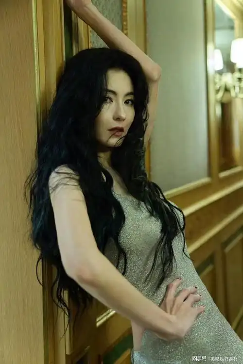 香港性感女星张柏芝露背裙超显身材酥胸丰满细腰妖娆销魂