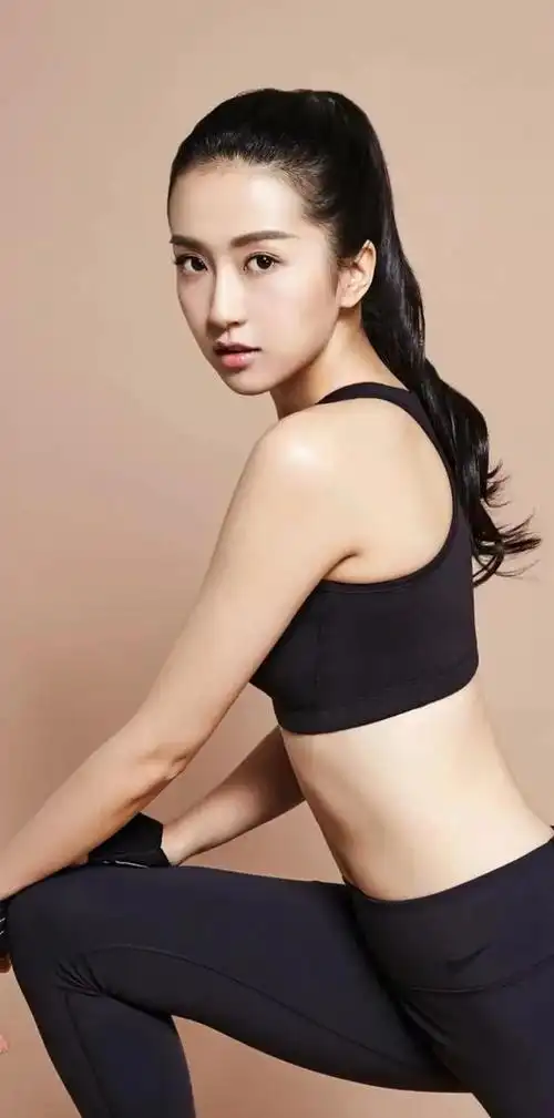 许龄月美女写真1992年1月24日出生于云南省曲靖市中国影视演员