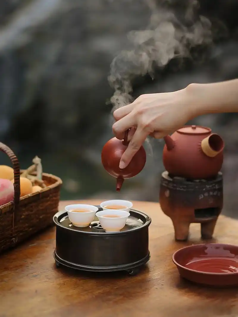 飞檐翘起,画出优美的弧线,围炉烹雪煮茶,慢享好时光.#茶阅世界