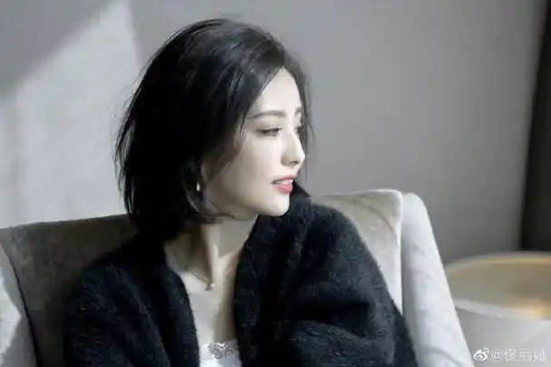 佟丽娅短发造型拍写真温婉清冷_娱乐频道__中国青年网