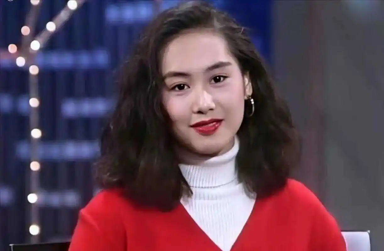 朱茵又矮又黑算不算港风大美人?