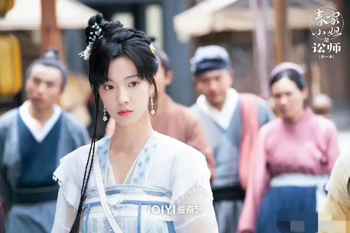 庄达菲不丑,但是她的古装造型真的有点一言难尽,这能演黄蓉吗?