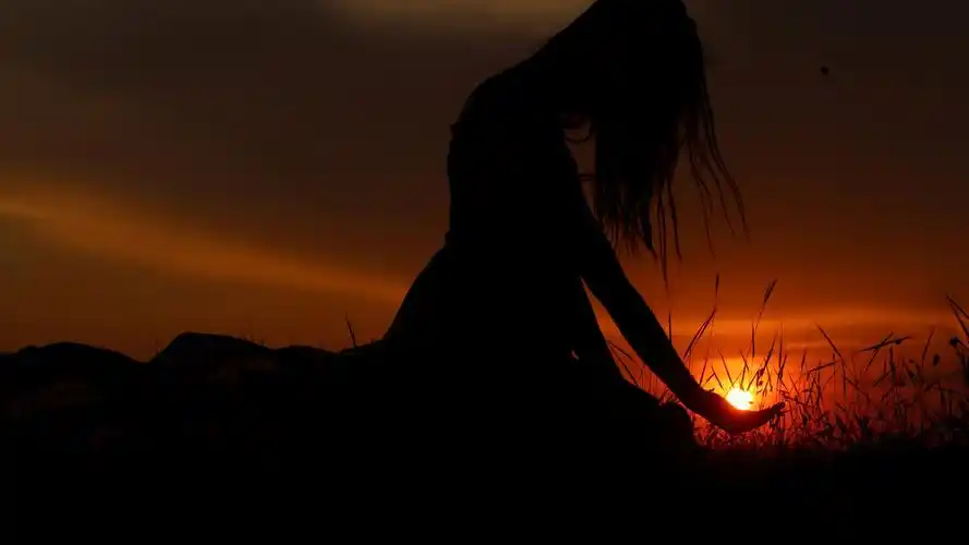 一个人孤独的背影图片,欧美-美女图片