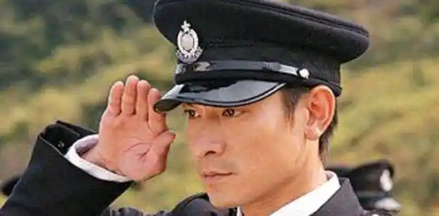 你们眼中穿军装警服的刘德华是啥样的?_角色_军人_雷洛