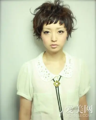 2014女生电发发型 蓬松设计显个性