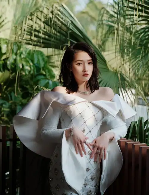 关晓彤高定白裙