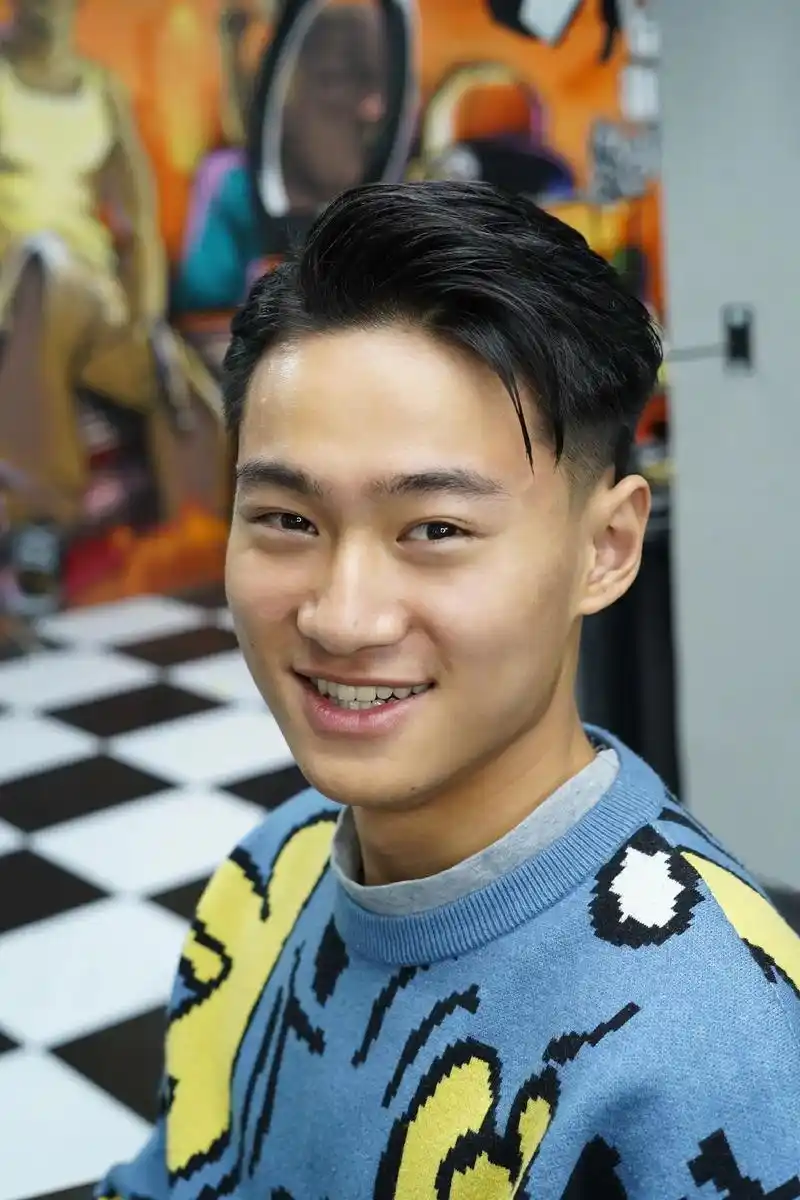 男生三七分造型.最人呢 最重要是开心!#男士烫发 #男生发型 - 抖音