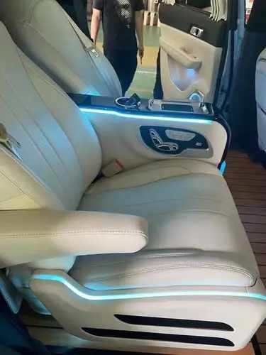 理想one改装航空座椅--内饰翻新