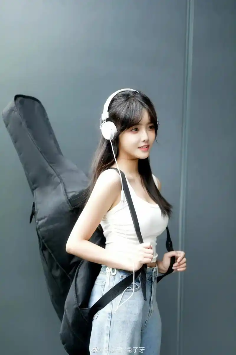 今日份阿牙库存照片～#朱容君兔子牙 #兔子牙 #镜头记录美好 - 抖音