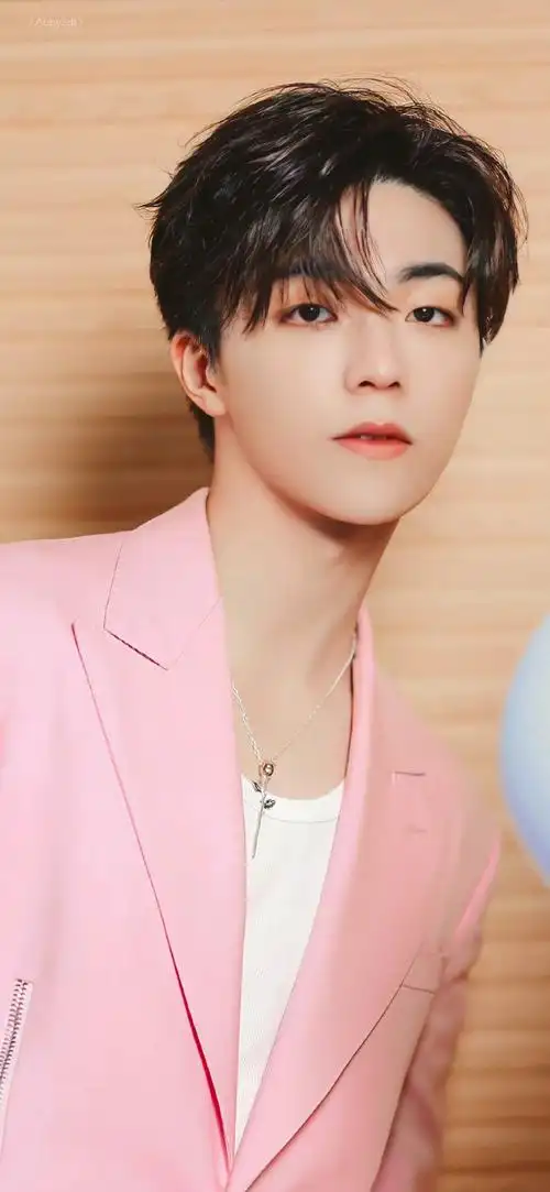 陈立农粉色西服套装少年感