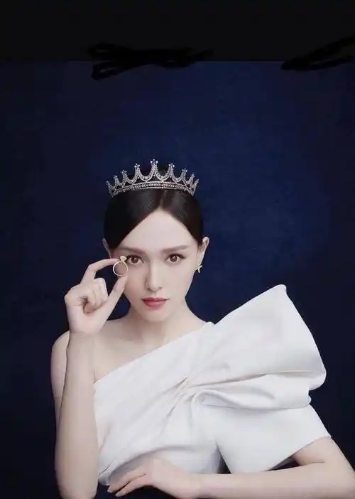 2019年9月19日唐嫣公布怀孕信息,现今年的2月份左右生了双胞胎,不少人