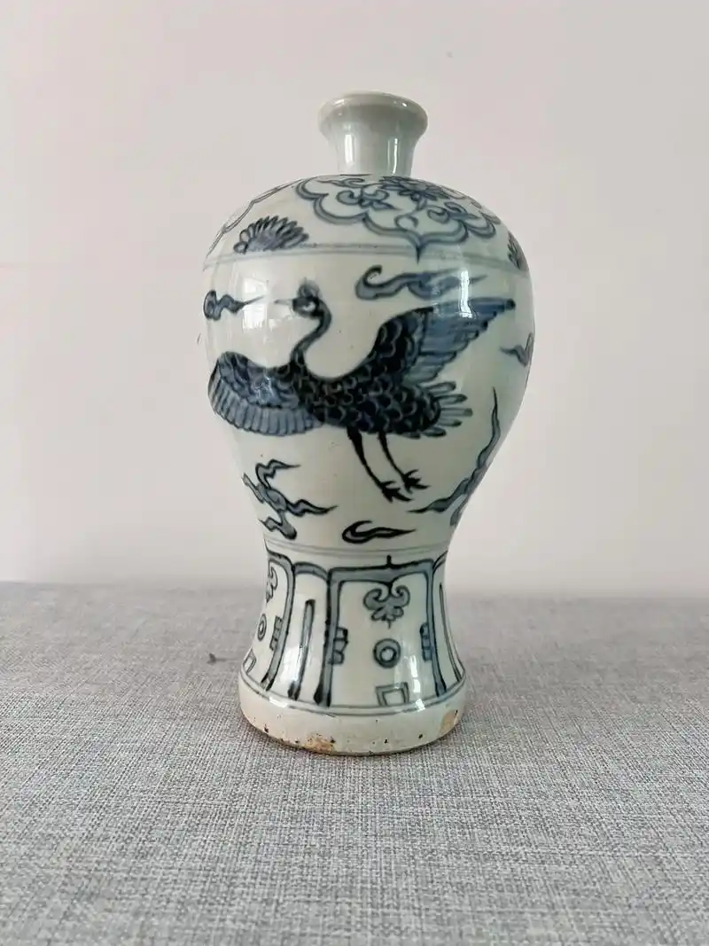 明代初期的梅瓶是一种具有独特造形特点的瓷器. - 抖音
