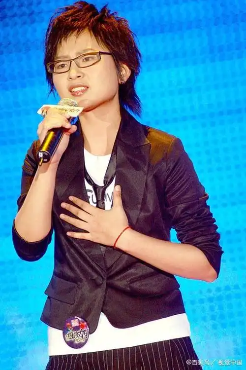 周笔畅变化好大,肤白唇红女人味足,曾坦率承认整容