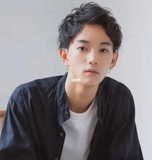 喜欢的小姐姐快拉上男朋友做一款吧#发型  #短发  #纹理烫  #男士发型