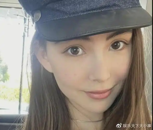 昆凌晒度假照,素颜状态宛如少女,网友:摄影师肯定又是周杰伦