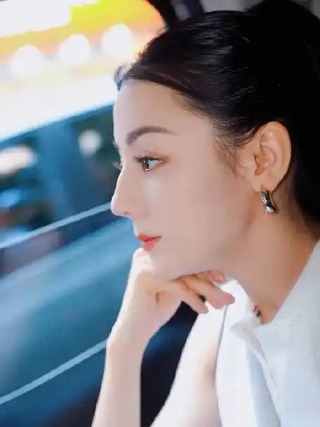 路人看到迪丽热巴真人的评价