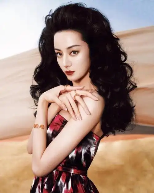 迪丽热巴时尚芭莎八月刊大片来了