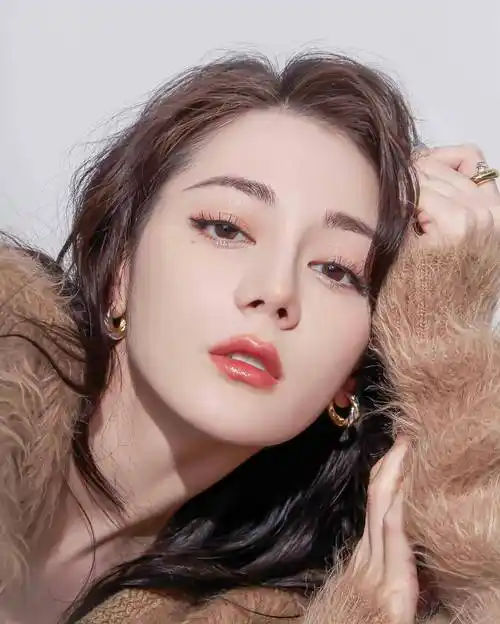 迪丽热巴,始终能让粉丝上头的大美人 - 最新写真_造型_身材_时尚