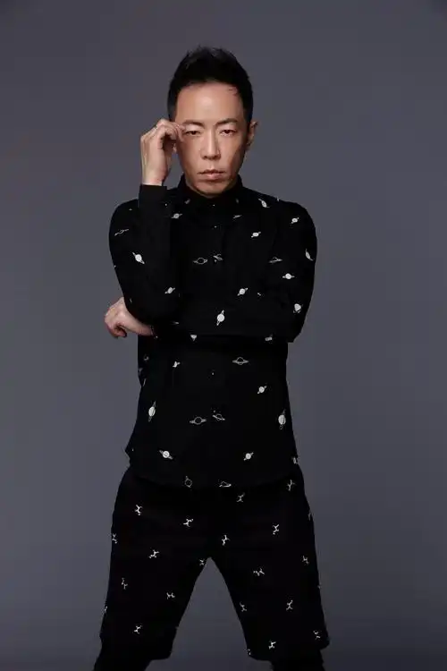 p>黄贯中(paul wong),1964年3月31日出生于中国香港,中国香港男歌手