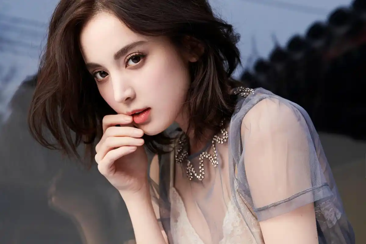 古丽娜扎国际性感篇,还是这样美吗?