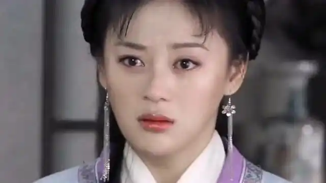 袁姗姗年轻时候好美,一颦一笑都非常迷人,早期的哭戏也是很唯美的!