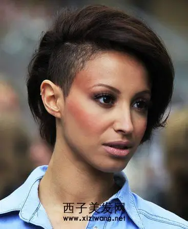 阴阳头发型图片